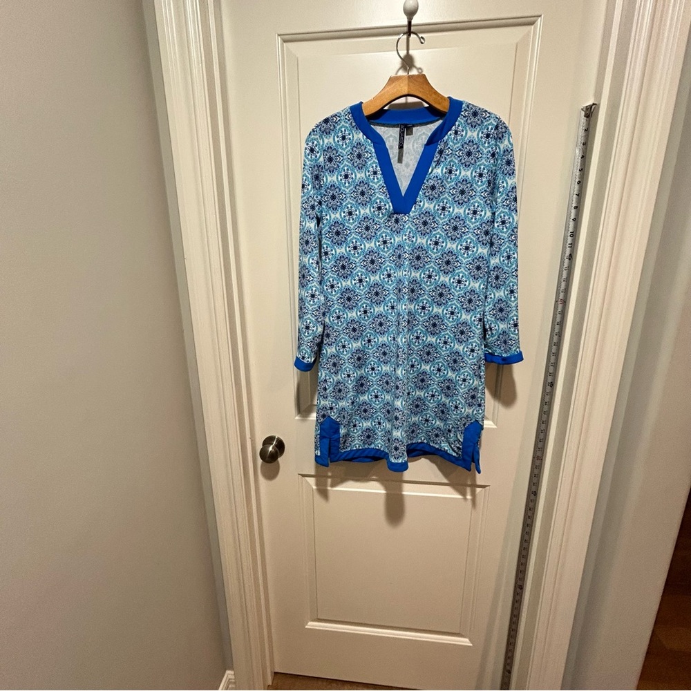 Aqua et Sol ladies size S Blue Patterned Long Sleeve midi Dress. Like New